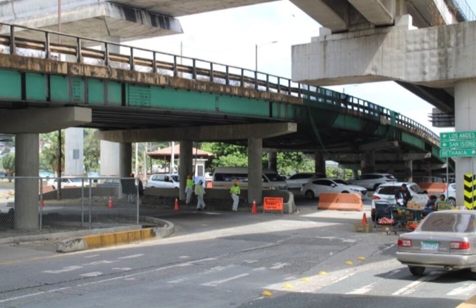 Vehículos y buses que transitan por el puente de San Miguelito serán desviados por trabajos