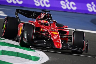 Leclerc y Ferrari dominan los primeros entrenos en GP de Arabia Saudita