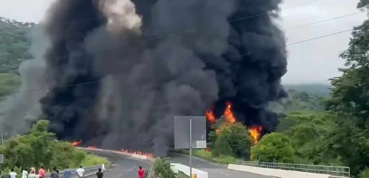 Accidente en Viguí: camión cisterna explota tras volcadura y deja un muerto