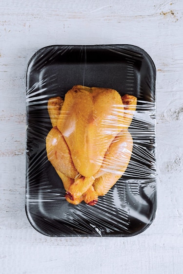 Cómo evitar ingerir los microplásticos que se encuentran en tu cocina