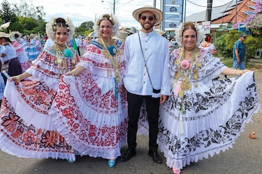 En Banistmo fluimos al ritmo del tambor y el movimiento de la pollera