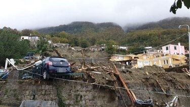 Un muerto y una decena de desaparecidos en un derrumbe de tierra en Italia