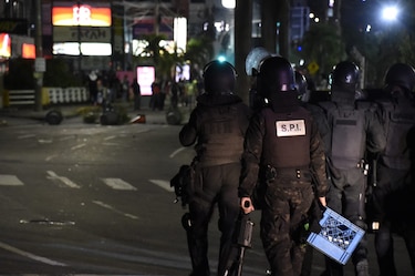 Ciudadanos se visten de negro y protestan contra la minería en la Cinta Costera y Calle 50; se registran enfrentamientos en Marbella