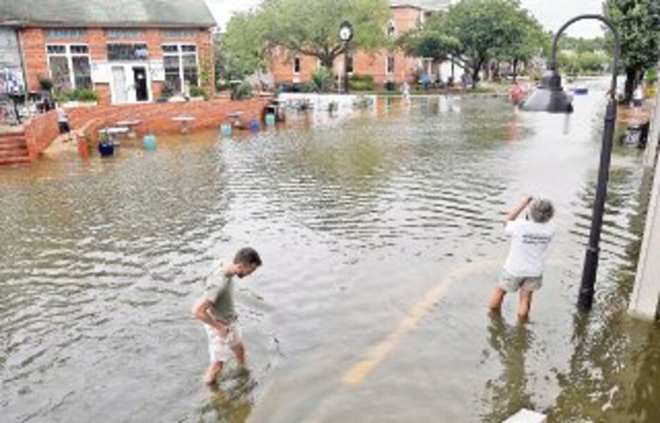 ´Arthur´ se aleja de Carolina del Norte
