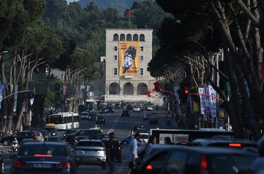 Decenas de fans de la Roma fueron enviados de vuelta a Italia tras enfrentamientos en Tirana