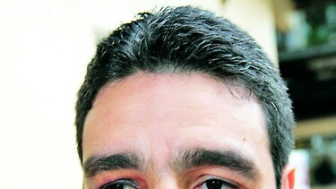 Condenan a policía por golpiza a médico