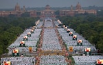 Millones de personas participan en primer Día Internacional del Yoga