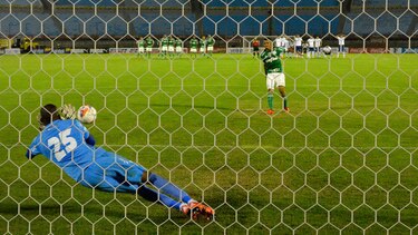 Manotas Mejía ayuda a coronar al Nacional de Uruguay