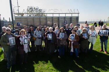 Buenos Aires abre una plaza en memoria de las 85 víctimas del ataque terrorista a la AMIA