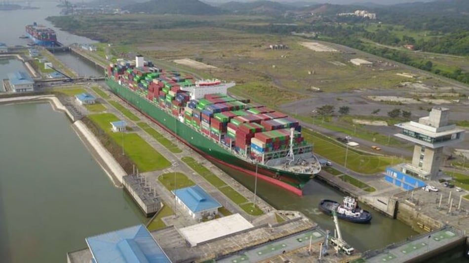 Buque portacontenedores establece nuevo récord en el Canal de Panamá