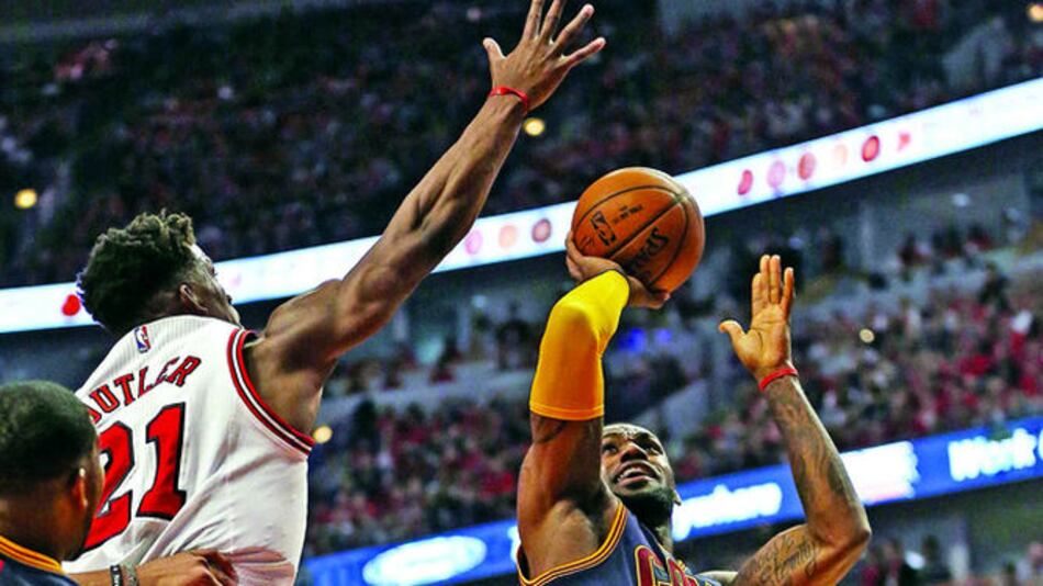 Cavs ganan con tiro de LeBron