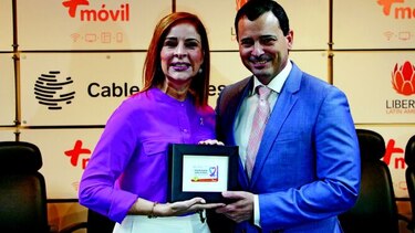 Más Móvil lanza tarjeta conmemorativa a la campaña contra el cáncer