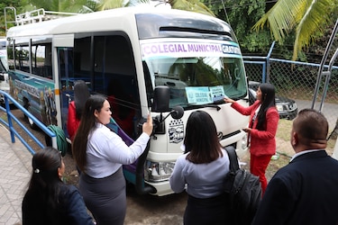 Fiscalía Electoral inspecciona buses pero no logra ubicar a la alcaldesa Stefany Peñalba