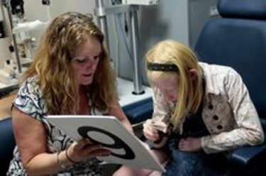 Crean programa para el cuidado de la visión del albino en Panamá