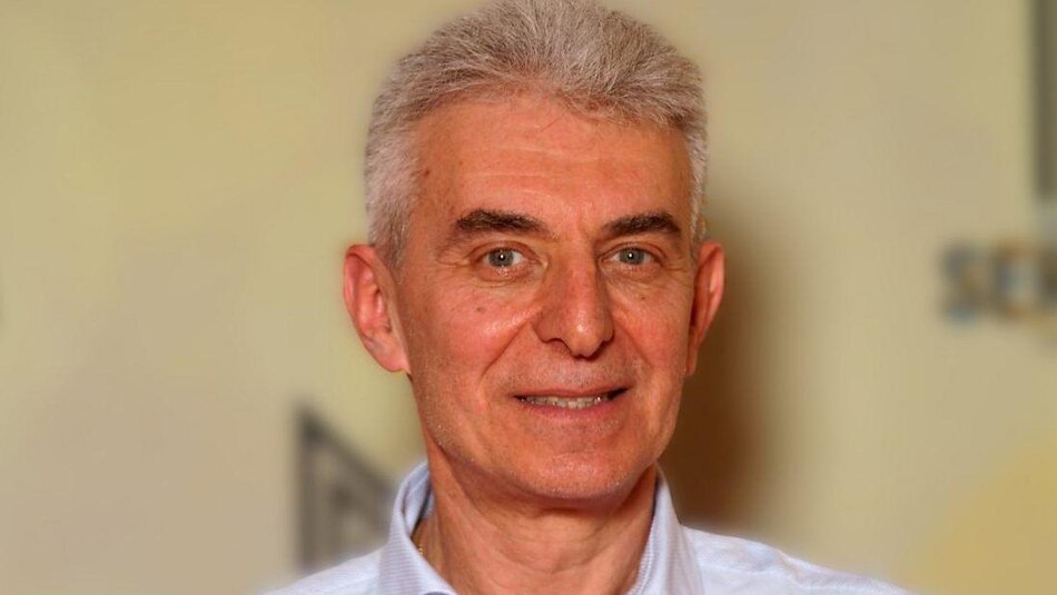 El doctor que olvidó 12 años de su vida en 6 horas (y qué descubrió sobre su pasado al revisar miles de emails)