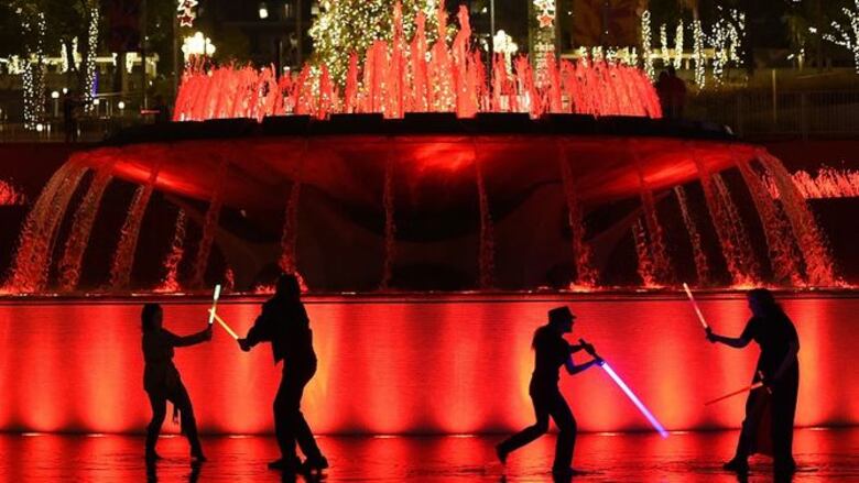 'Star Wars: The Last Jedi' comienza bien en la taquilla mundial