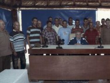 Fidel Castro aparece en público por segunda vez en menos de una semana