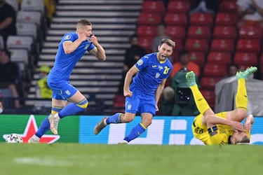 Ucrania pasa a cuartos de final de la Eurocopa tras vencer 2-1 a Suecia en la prórroga