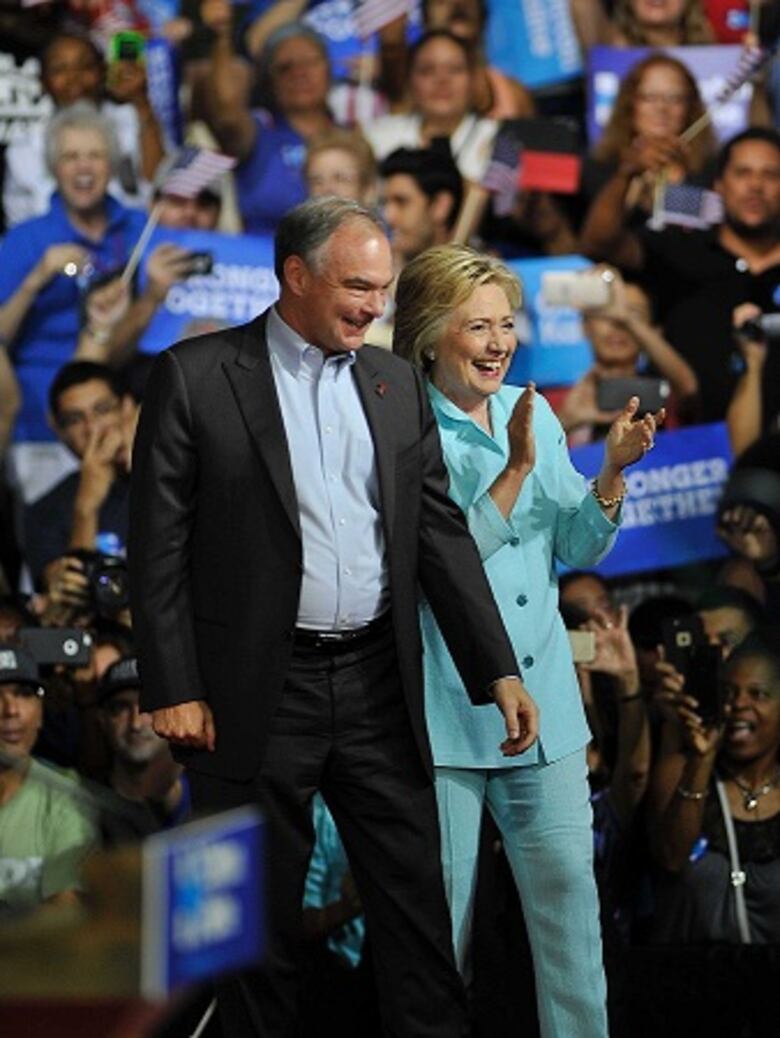 Demócratas en crisis se reúnen para formalizar candidatura de Clinton