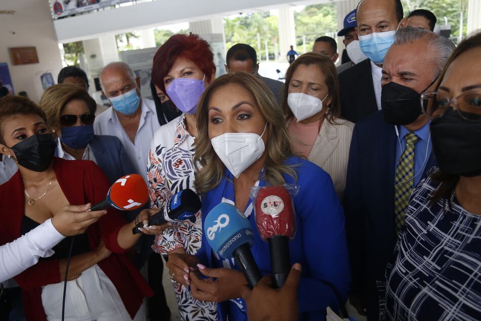 Se desmorona la estructura paralela que Yanibel Ábrego creó en CD; otros diputados se irían a RM