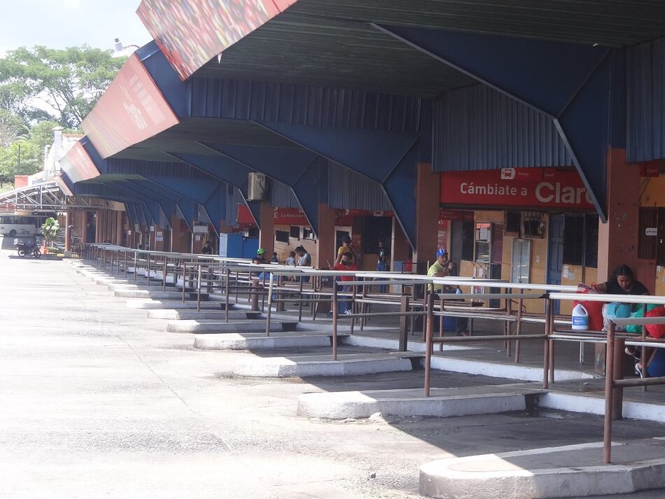 Protestas tienen al centro de David sin transporte y poco movimiento