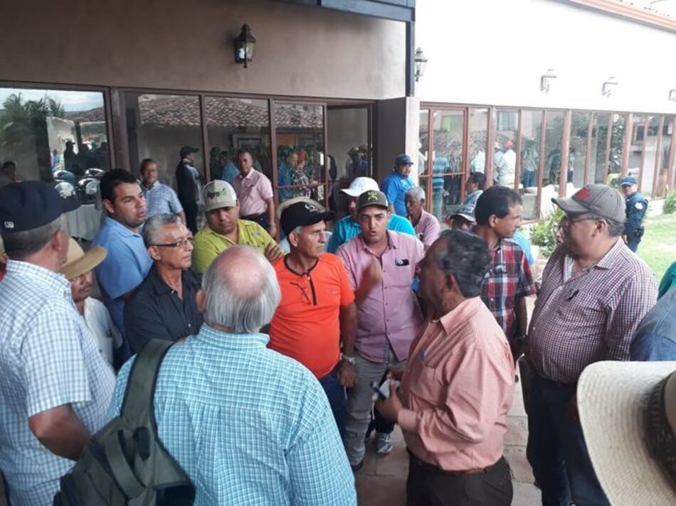 Presidente Varela y productores logran acuerdos en Herrera