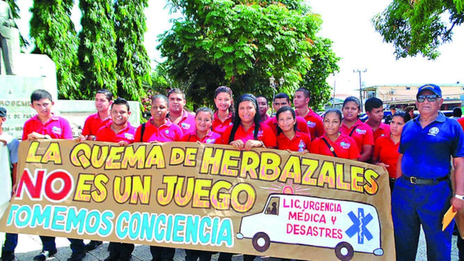 Veragüenses marchan y piden un alto a las quemas forestales