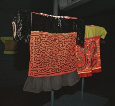 Colección de molas se exhibe en Panamá