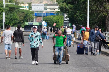Más de 5,200 venezolanos viajaron a su país desde Colombia en la última semana