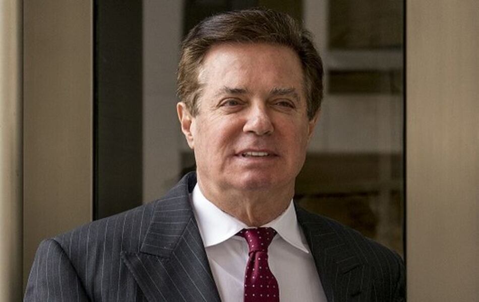 Jueza falla que Manafort mintió en investigación sobre Rusia