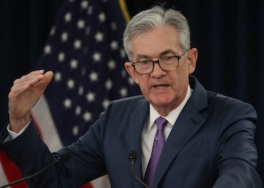 La Fed podría reducir estímulos económicos este año, afirma Powell