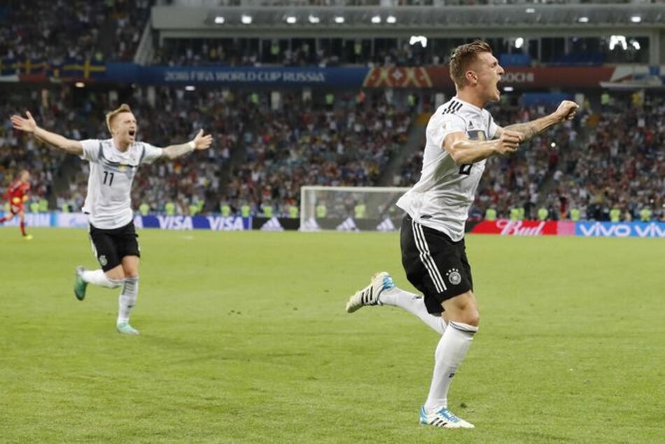Toni Kroos mantiene con vida a Alemania que le gana a Suecia 2-1 en el descuento