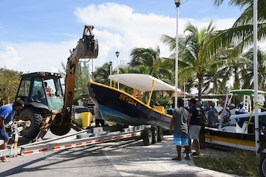 Evacuan a 41 mil turistas del Caribe mexicano ante el ‘peligroso’ huracán Delta