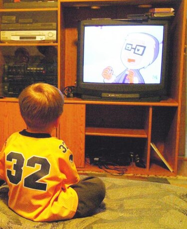 Estudio vincula exceso de TV en infancia con comportamiento antisocial