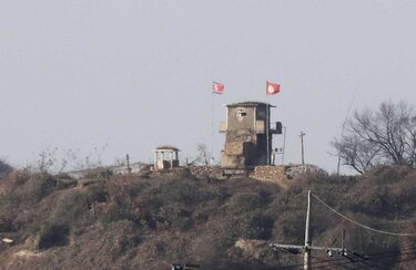 ONU condena a Corea del Norte por disparar misiles mientras su pueblo pasa hambre
