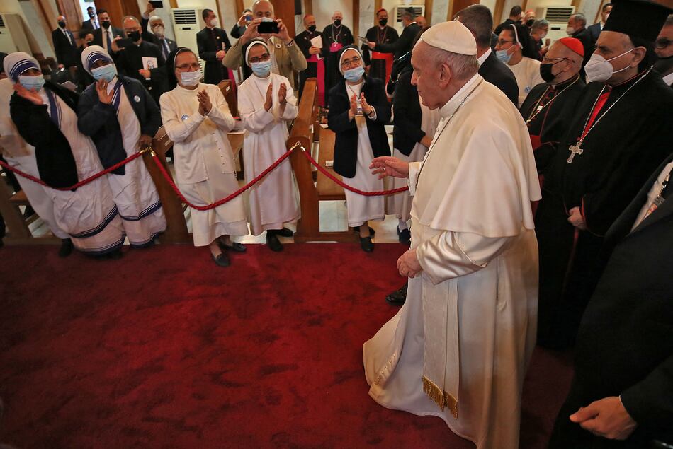 ‘Que callen las armas’, reclama el papa Francisco en su visita histórica a Irak
