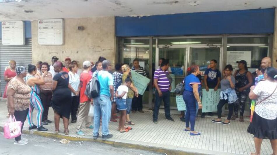 Vendedores de billetes de la LNB protestan en Colón