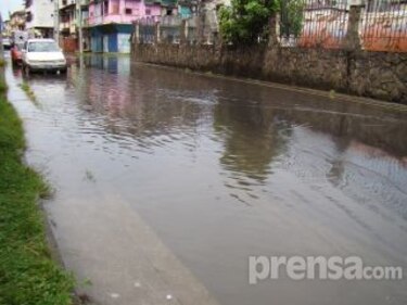 Aguacero en Colón provocó 'tranque' de tres horas