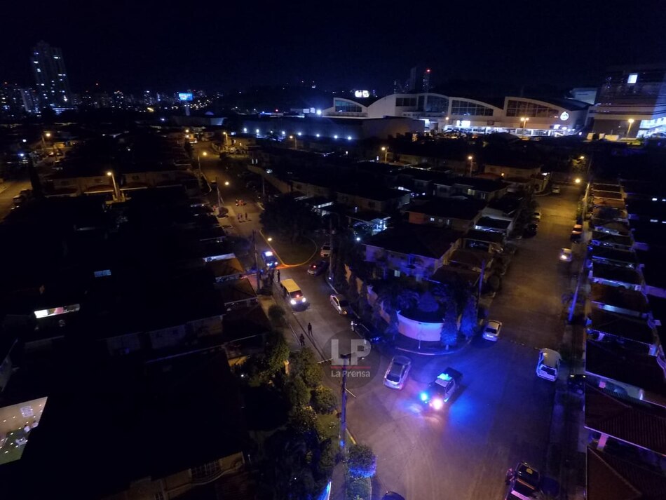 Festejo en casa de funcionario en Dorado Lakes, en plena cuarentena total; la Contraloría retiene un vehículo de la AAUD que estaba en la fiesta