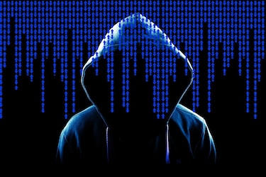 Aumentan las estafas online contra adultos mayores: llamadas bancarias falsas, premios engañosos y deepfakes, entre las más usadas