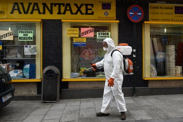 España registra 864 nuevas muertes por coronavirus, su cifra máxima diaria