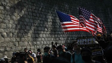 Gran manifestación en Hong Kong ante consulado de Estados Unidos para presionar a China