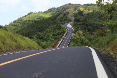 Presidente Cortizo reaparece junto a Sabonge en Veraguas: corta cinta en una carretera nueva e inaugura puentes