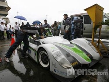 Primer automóvil de carreras eléctrico se presenta en Panamá