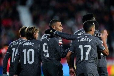 El Real Madrid golea y se acerca al liderato