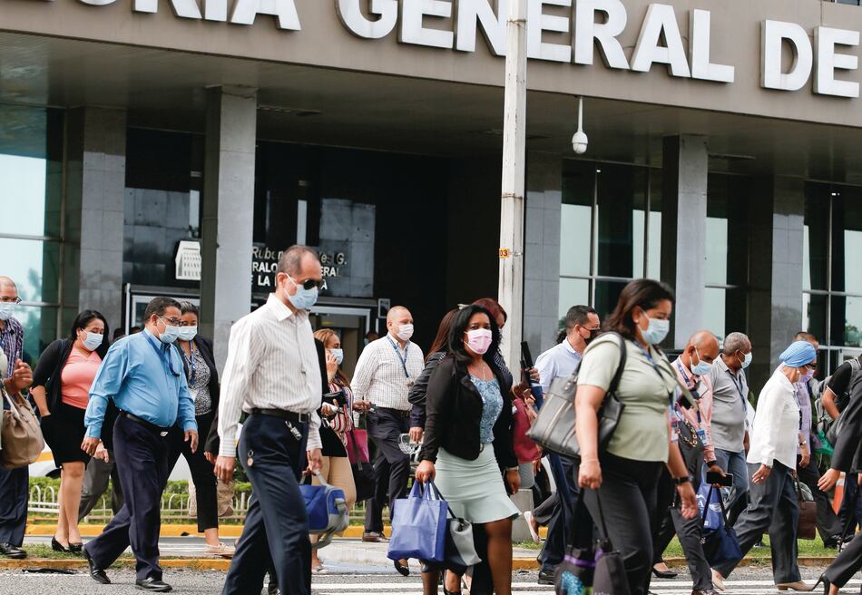 16,936 funcionarios más en la planilla en tres años