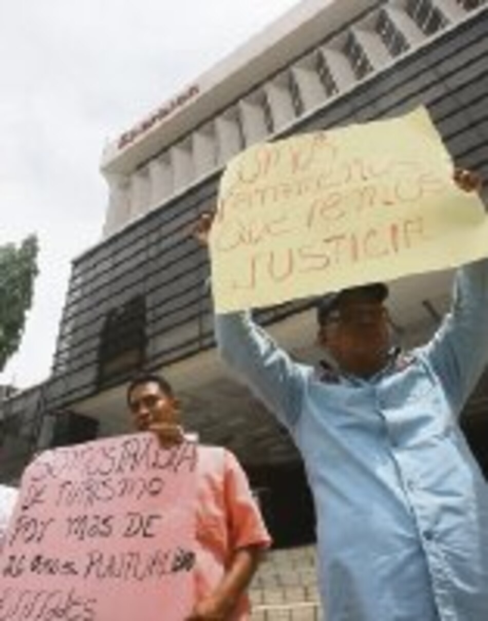 Denuncian que los sacaron de sus trabajos