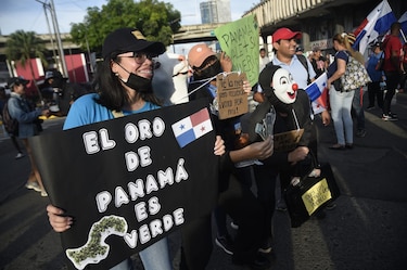 Enfrentamientos en las inmediaciones de la Asamblea Nacional; vandalizaron un local comercial
