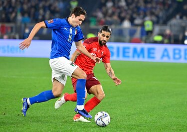 Italia y Suiza empatan 1-1 y se jugarán el pase el Mundial en la última fecha, Inglaterra está un paso de clasificar
