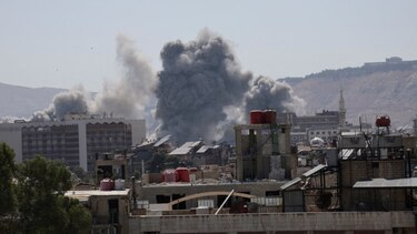 Por qué Israel bombardeó la sede central del ejército de Siria en Damasco